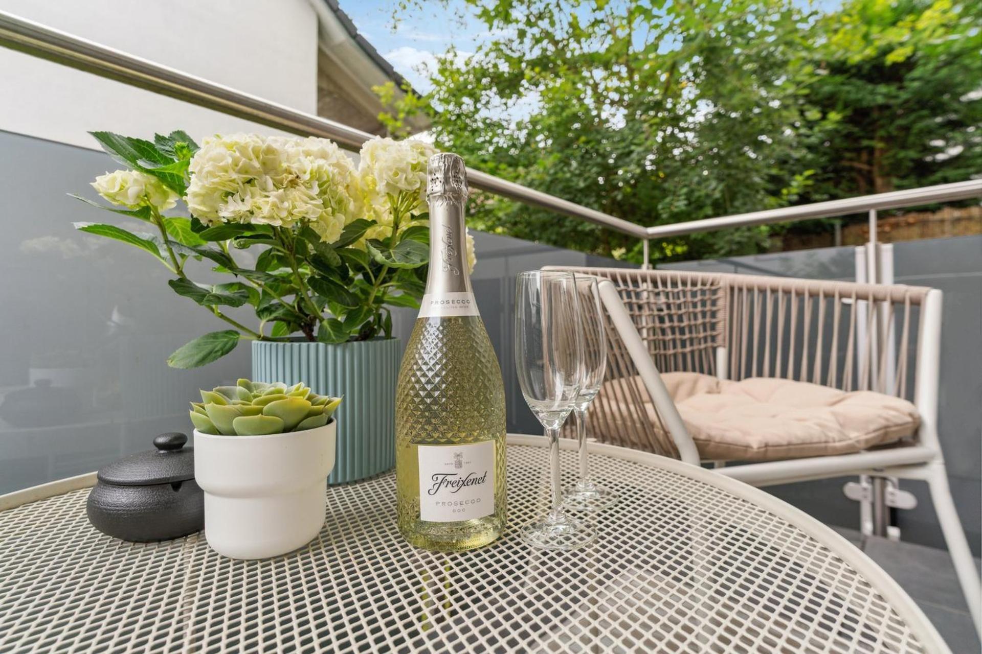 Zwei Apartments Fuer Bis Zu 8 Personen Zentral, Modern, Mit Terrasse & Balkon Bielefeld Exteriér fotografie
